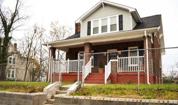 1124 Chapman House exterior