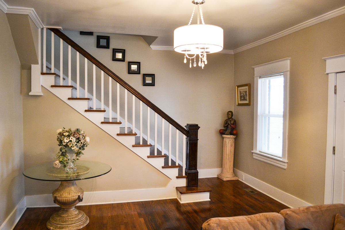 1124 Chapman House interior