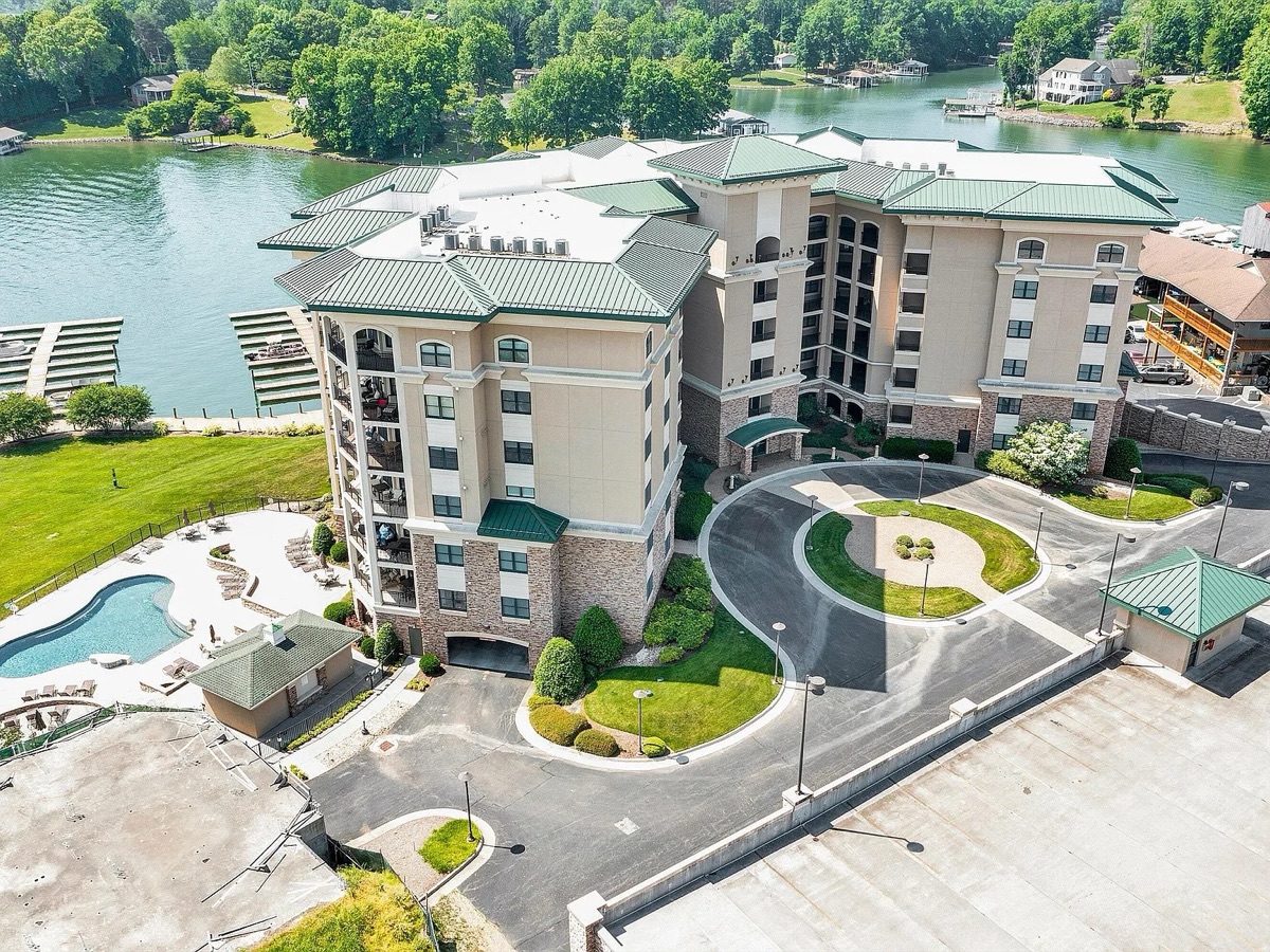 Smith Mountain Lake lakefront property