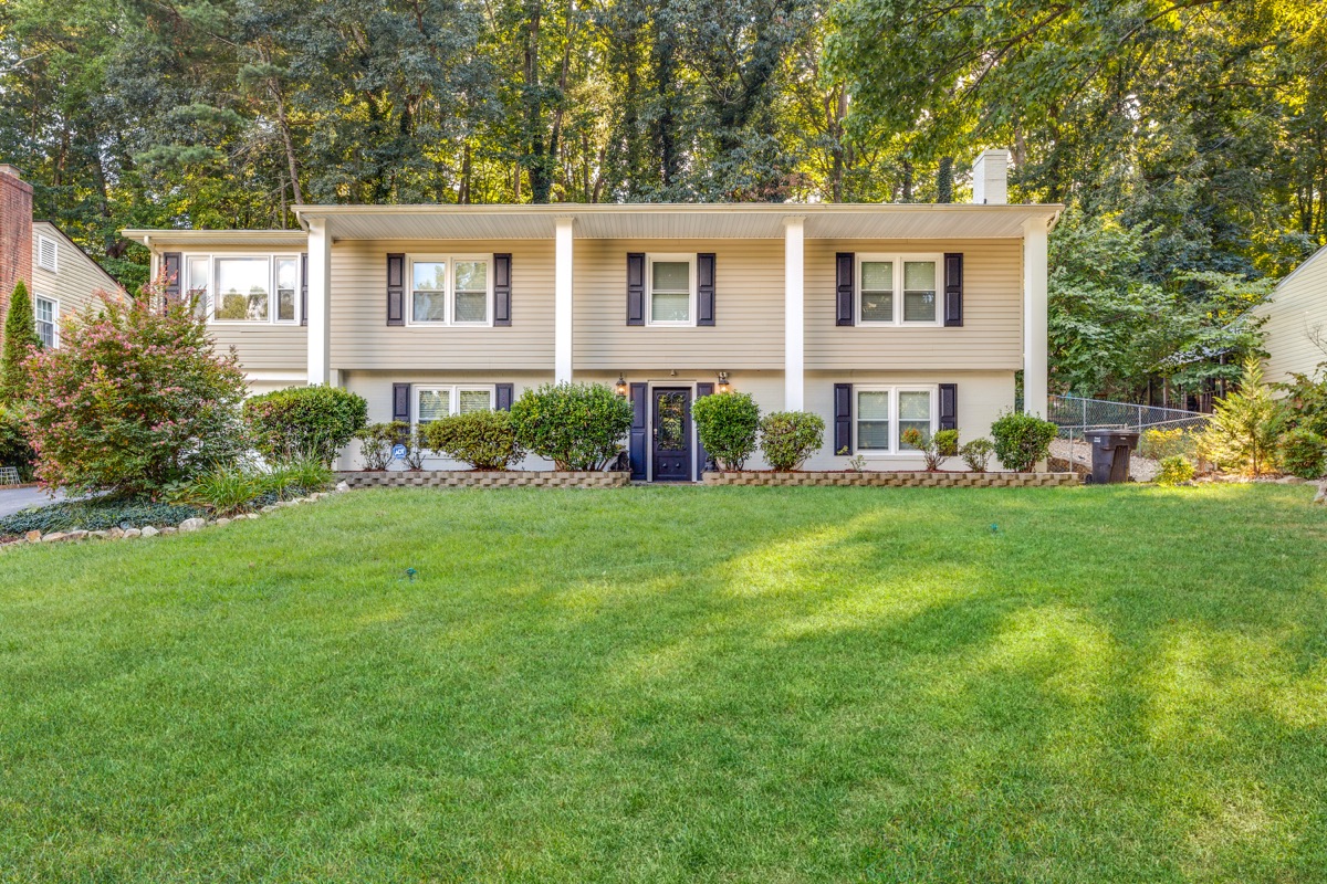 White Pelican Lane whole-home rental in Cave Spring